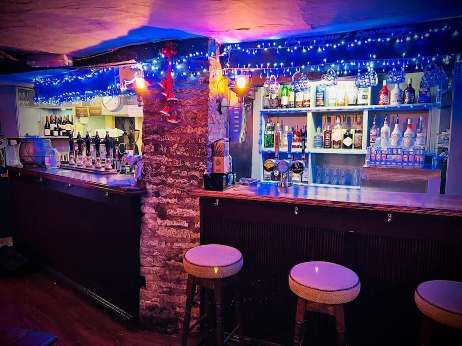 Bear Inn - Bisley Bisley  エクステリア 写真