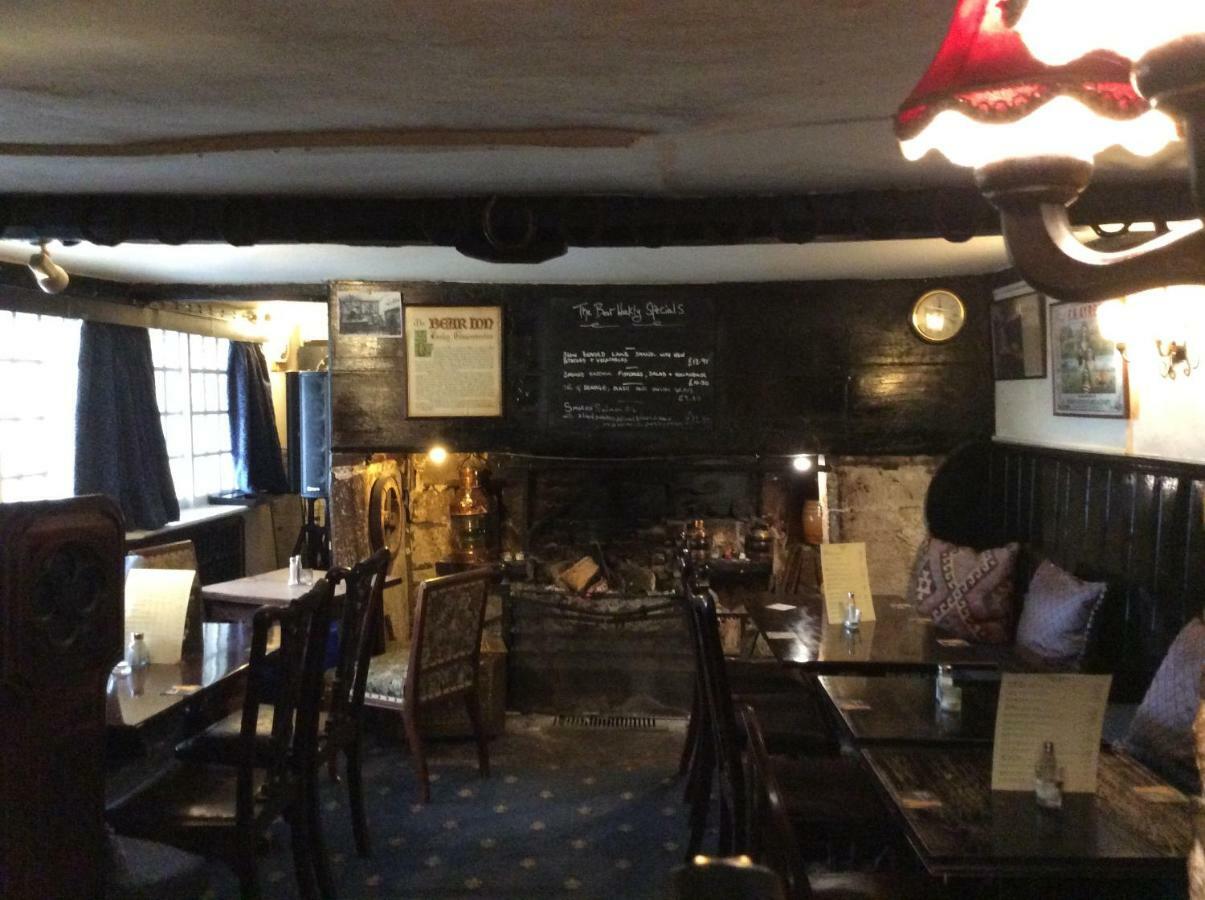 Bear Inn - Bisley Bisley  エクステリア 写真