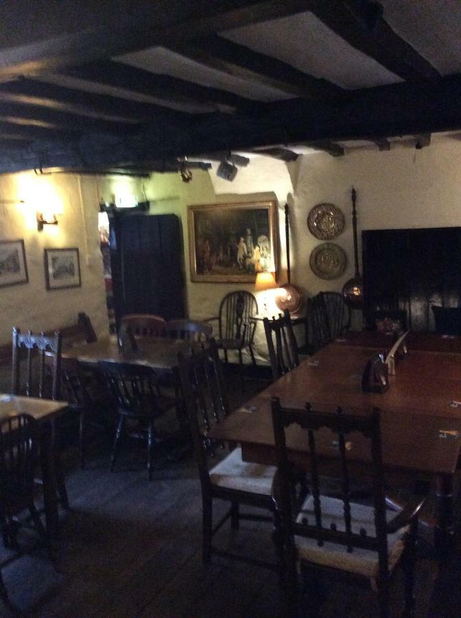 Bear Inn - Bisley Bisley  エクステリア 写真
